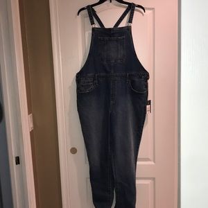 Universal Thread- NWT women’s sz 16 overalls